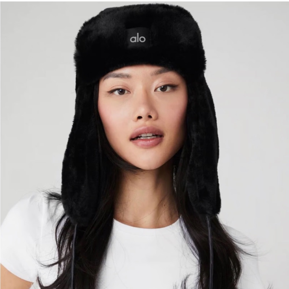 NWT ALO Yoga faux fur polar trapper hat 🖤